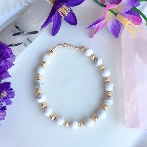 White Howlite And Gold Beads Bracelet